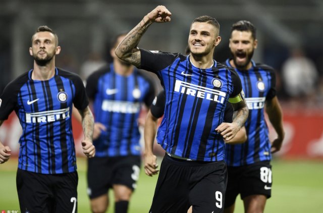 己在足球场 己在足球场